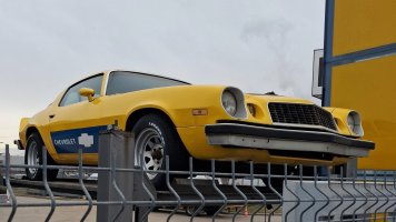 амер-Рекламното Камаро в кв Дружба,София.jpg