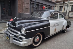 амер-полицейски Шевролет на Киноцентъра в Бояна..jpg