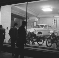 соц-Москвич на витрина ЦУМ-1961.jpg