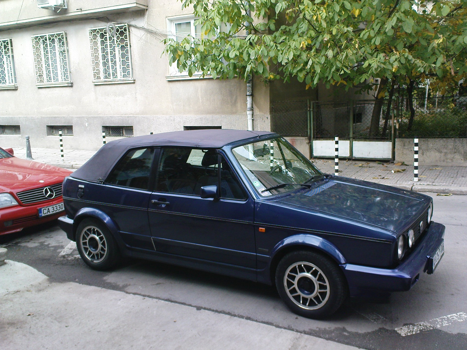 Golf1cabrio-closed_side_fr75c1c.jpg
