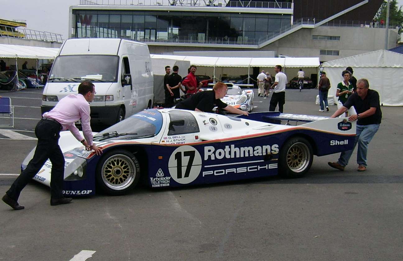 1987Porsche962C-Hans-JoachimStuckDerekBellAlHolbert-PorscheMuseum-vlizanefe665.jpg