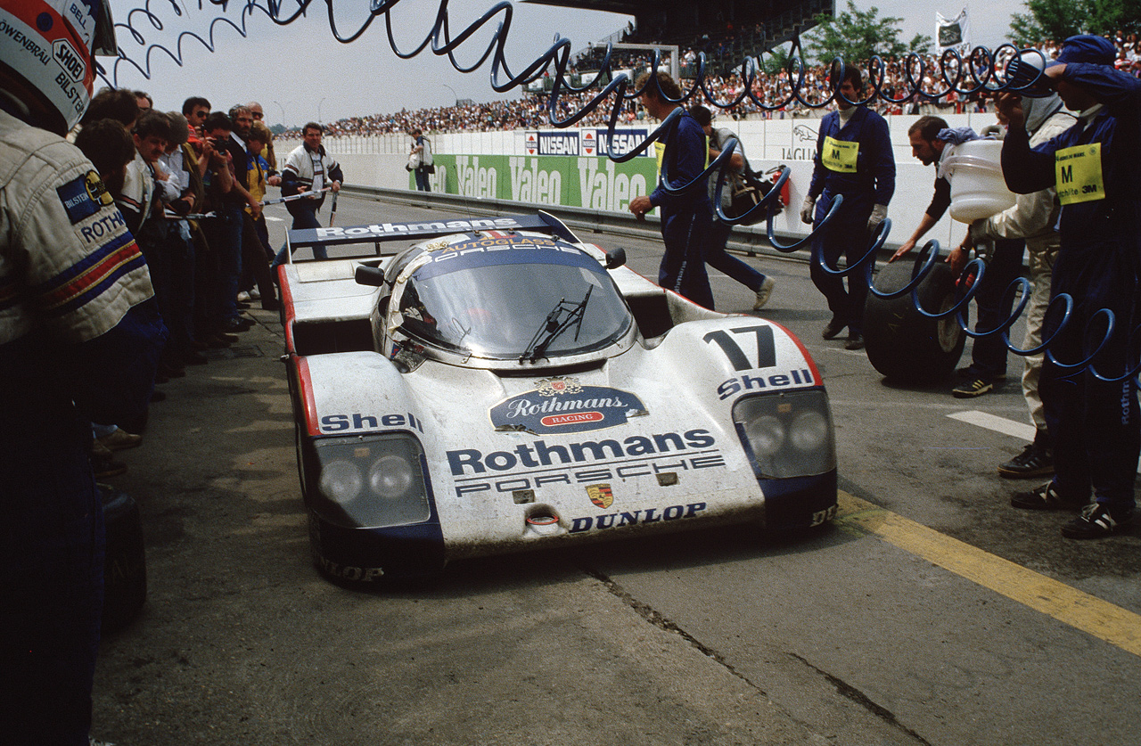 1987Porsche962C-Hans-JoachimStuckDerekBellAlHolbert-pitdc160.jpg