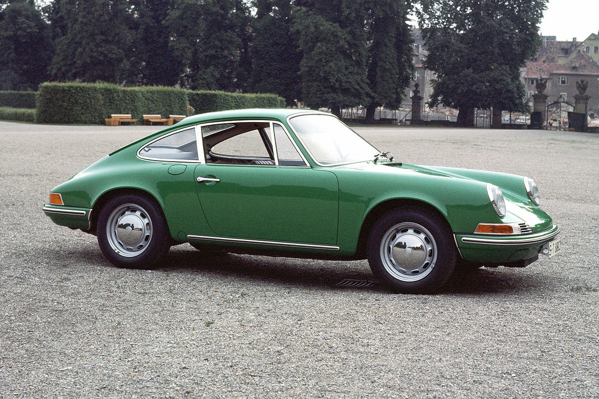 klassische-Porsche-911-T-2-4-Coup-oelklappenmodell-aus-dem-Jahr-1972-1200x800-a984cd9050c7f2b546a23a9f85121448.jpg