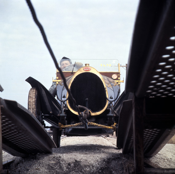 The-Type-13-being-winched-up-a-ramp.-This-1914-model-was-an-open-boattail-with-mahogany-side-panels.97b54bcf40b997c0.jpg