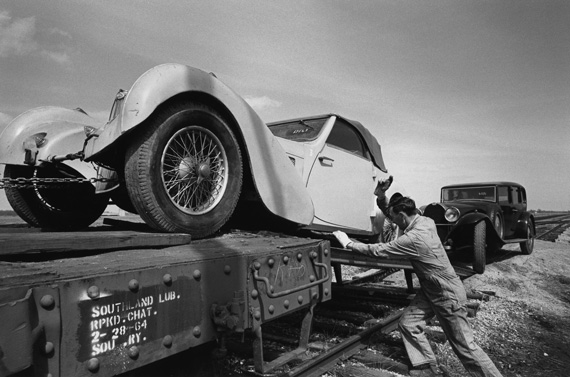 The-cars-had-varying-amounts-of-clearance-so-loading-each-Bugatti-was-a-very-slow-and-careful-process9c36657972b2fce1.jpg