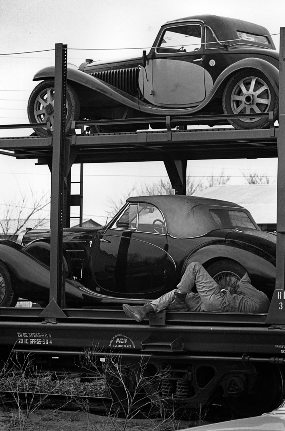 When-the-Bugattis-began-to-fill-the-second-level-of-the-railroad-cars-it-became-almost-a-surreal-scene-in-the-open-countryside8716132552dd79d2.jpg
